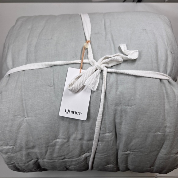 NWT QUINCE European Linen Dream Quilt King/Cal King Mist 6375 - Picture 7 of 9